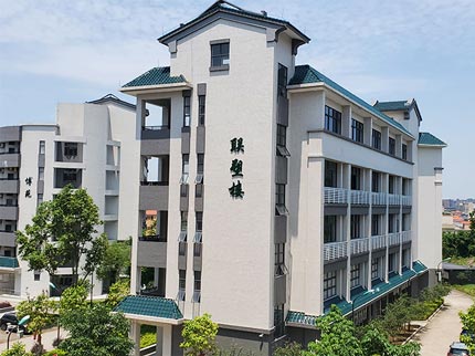 中國聯塑捐資助學，助力龍山中學煥發新輝